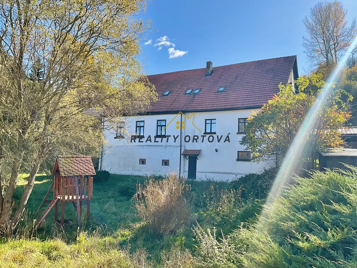 Prodej rodinného domu 400 m², pozemek 2431 m²